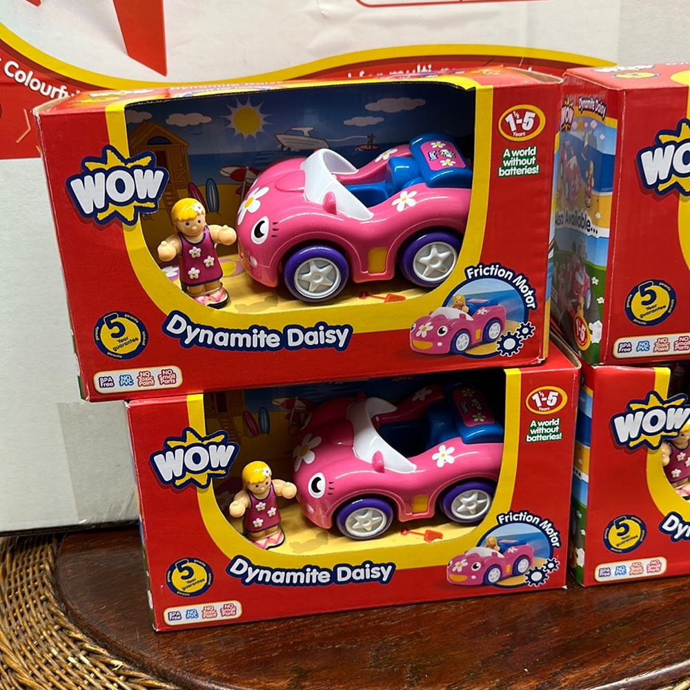 WOW Dynamite Daisy 2 Piece Set Racing Car And Figure
